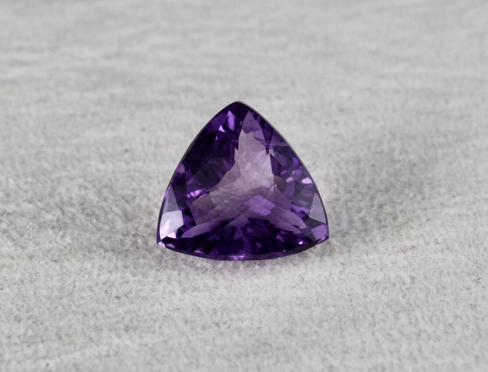 NATURAL BRAZILIAN AMETHYST TRILLION CUT 15.65 CTS GEMSTONE FOR RING PENDANT