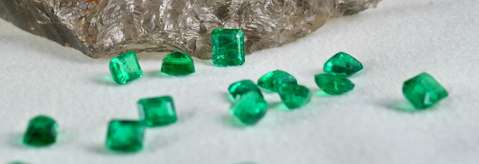 NATURAL UNTREATED EMERALD OCTAGON CUT 15 PCS 8.52 CARATS GEMSTONE FOR DESIGNING